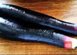 Illustration of how to make salted fish and eggplant 1