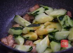 Cucumber with fried meat Practice illustration 7