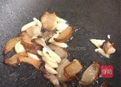 Cantonese style - Stir-fried bacon with lettuce Illustration of how to do it 1