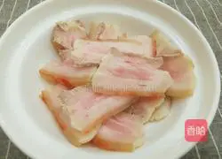 Illustration of how to make twice-cooked pork with carrots 5