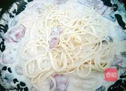 Illustration of how to make creamy bacon pasta 16