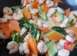 Illustration of how to make stir-fried shrimps 14
