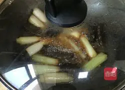 Illustration of how to cook sea cucumber with green onions 18