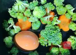 Chicken Breast Toast Salad Recipe Illustration 3