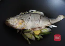 Illustration of dry-roasted large yellow croaker 4
