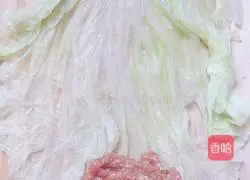 Illustration of how to make cabbage and pork rolls 8