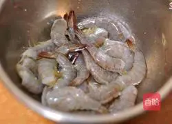 Garlic vermicelli with open back shrimp Illustration of how to do it 1