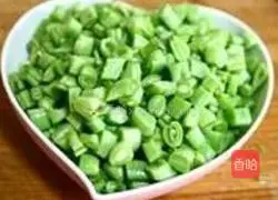 Illustration of how to make minced beans and stir-fried minced meat 1