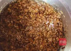 Illustration of how to make red onion and shrimp skin sauce 5