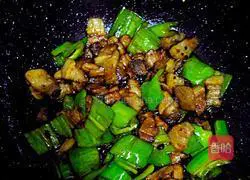 Green pepper Illustration of how to make twice-cooked pork 9