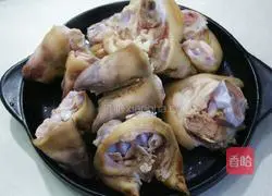 Illustration of roasted pork knuckle 4