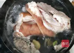 Illustration of how to grill pork knuckle 4