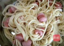 Illustration of making sausage pasta 2