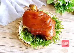 Illustration of braised pork elbow 11