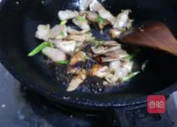 Illustration of how to make non-spicy twice-cooked pork 14