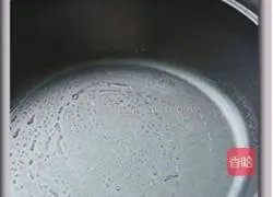 Illustration of how to make preserved meat clay pot rice 2