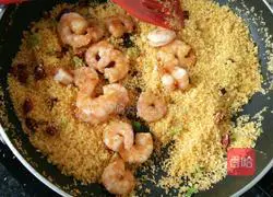 Illustration of how to make fried shrimps with crispy bread crumbs 7