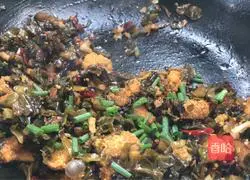 Illustration of how to make fried fish roe with pickled cabbage 9