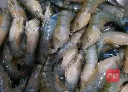 Spicy oil braised big head shrimp (Macrobrachium) Illustration of how to do it 2