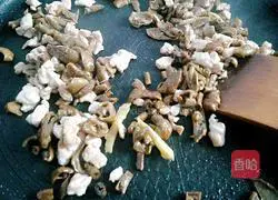 Illustration of making Northeastern mushroom sauce 8