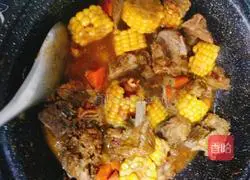 Burned corn, carrots and potatoes Illustration of how to make pork ribs 7