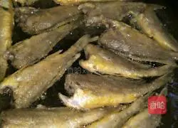 Illustration of how to make pan-fried crispy fish 8