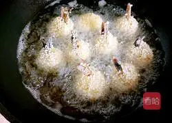 Illustration of making mashed potato and shrimp balls 19