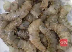 Illustration of how to stir-fry prawns in tomato sauce 2