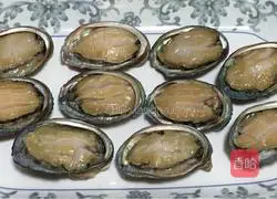 Illustration of how to make abalone with scallion oil 5