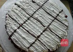 Strawberry Cream Cake Recipe Illustration 8