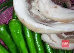 Illustration of how to make twice-cooked pork with chili pepper 2