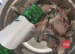 Illustration of how to make pickled fish 8