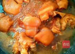 Illustration of how to make sauce-flavored pig's feet 9