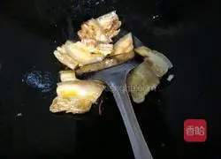 Illustration of how to stir-fry pork belly with winter bamboo shoots and sauerkraut 6