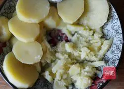 Illustration of how to make banana mashed potatoes 3