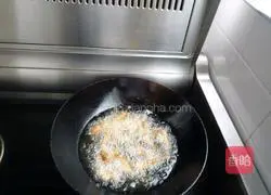 Illustration of how to make small yellow flower crispy fish 4