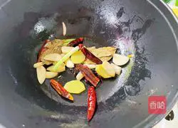 Illustration of how to make chicken wings, rice cakes and shrimps in pot 7