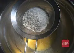 Illustration of how to make cow cream cake roll 7