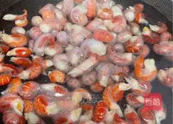 Illustration of how to make spicy fried shrimp tails 1