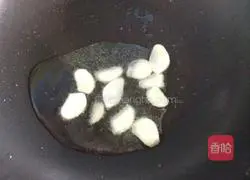 Illustration of how to cook twice-cooked pork with cabbage 5