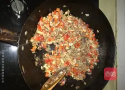 Illustration of how to make beef, egg and tomato sauce pasta 5