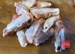 Illustration of how to make tomato sauce chicken wings 1