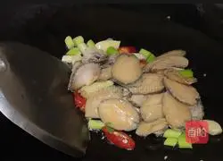 Illustration of how to make stir-fried abalone with soy sauce 3