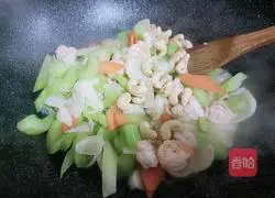 Illustration of how to stir-fry celery with lily prawns 12