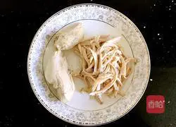 Illustration of how to make strange-flavored chicken shredded cold noodles 4