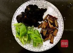 Illustration of how to make stir-fried cured cauliflower 2