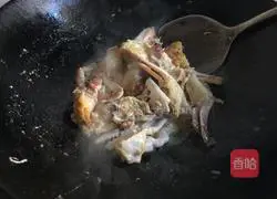 Illustration of how to make fried crab with curry pepper 4