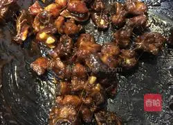 Illustration of how to make shredded sweet and sour pork ribs 4