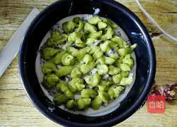 Illustration of how to make rainbow mousse cake 11