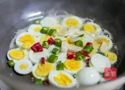 Illustration of how to make crispy money eggs 8